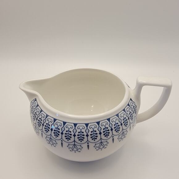 Wedgwood Blue Tonquin Earthenware Creamer – Blue & White Floral Made in England - Picture 3 of 10